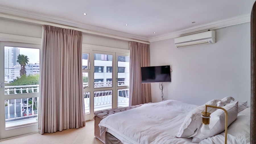 4 Bedroom Property for Sale in Fresnaye Western Cape